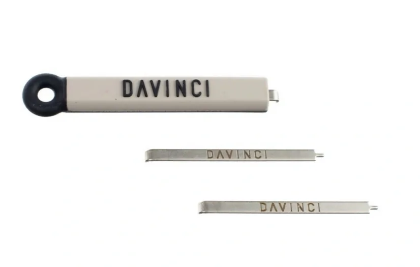 DaVinci МИКРО - Метална чачкалица са привеском за кључеве
